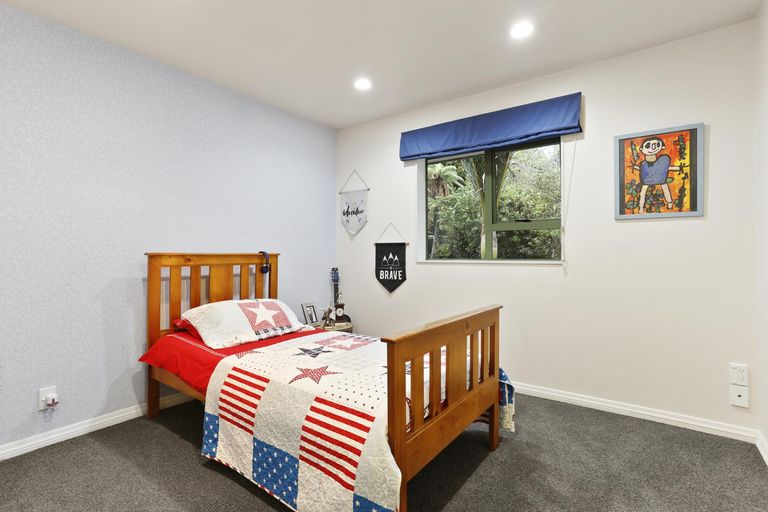 Photo of property in 31 Turanga Road, Henderson Valley, Auckland, 0612