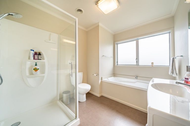 Photo of property in 40 Sunbrae Drive, Silverstream, Upper Hutt, 5019