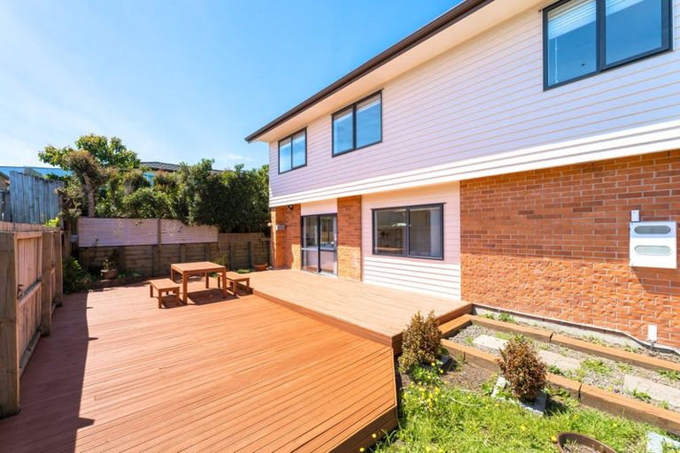 Photo of property in 24 Foundation Place, Glen Eden, Auckland, 0602