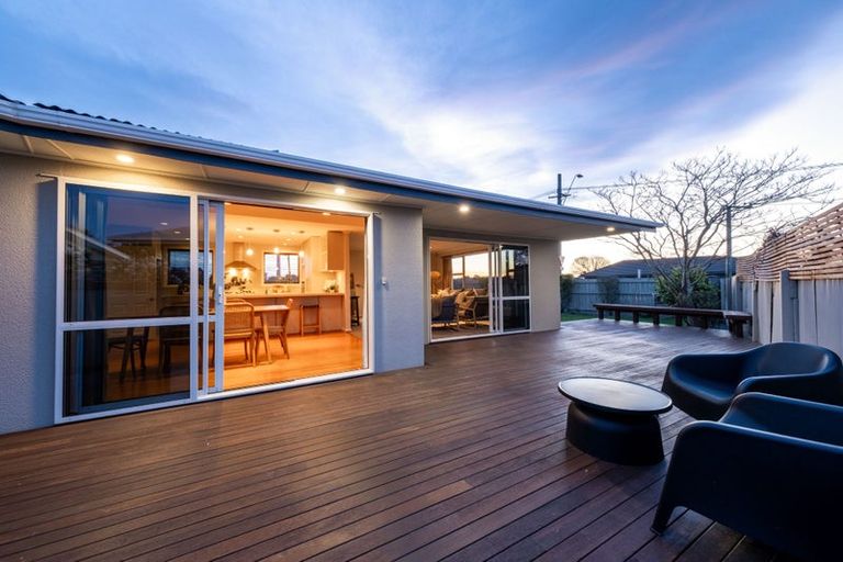 Photo of property in 39 Inwoods Road, Parklands, Christchurch, 8083