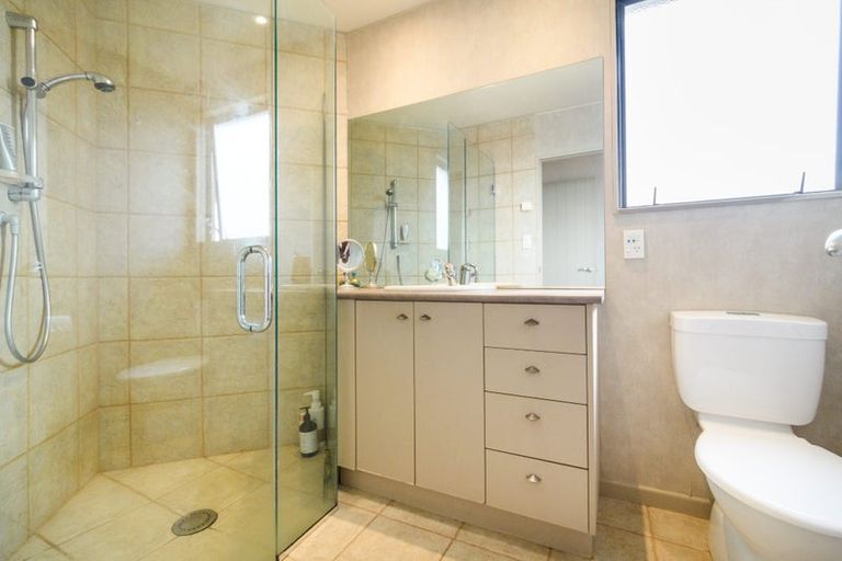 Photo of property in 4 The Strand, Fitzherbert, Palmerston North, 4410