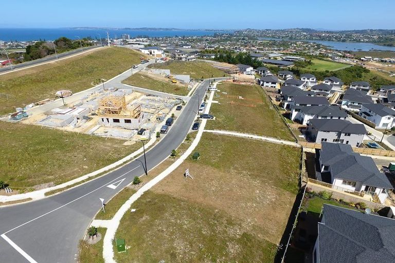 Photo of property in 47 Ascension Crescent, Orewa, 0931