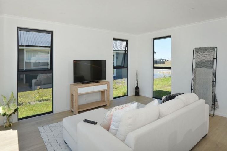 Photo of property in 62 Stace Hopper Drive, One Tree Point, 0118