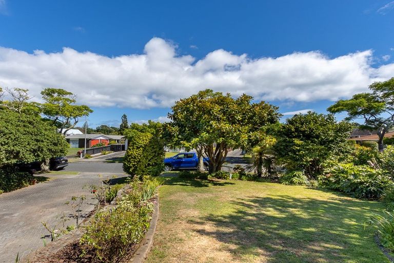Photo of property in 10 Rosebank Grove, Waikanae, 5036
