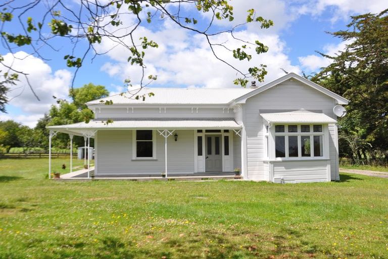 Photo of property in 1764 Kimbolton Road, Cheltenham, Feilding, 4777
