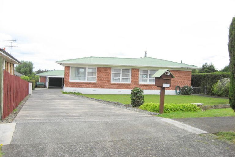 Photo of property in 8 Grierson Place, Pukekohe, 2120