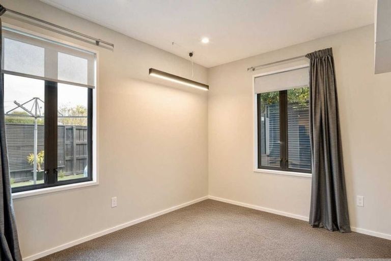 Photo of property in 3 Fieldmoor Place, Parklands, Christchurch, 8083