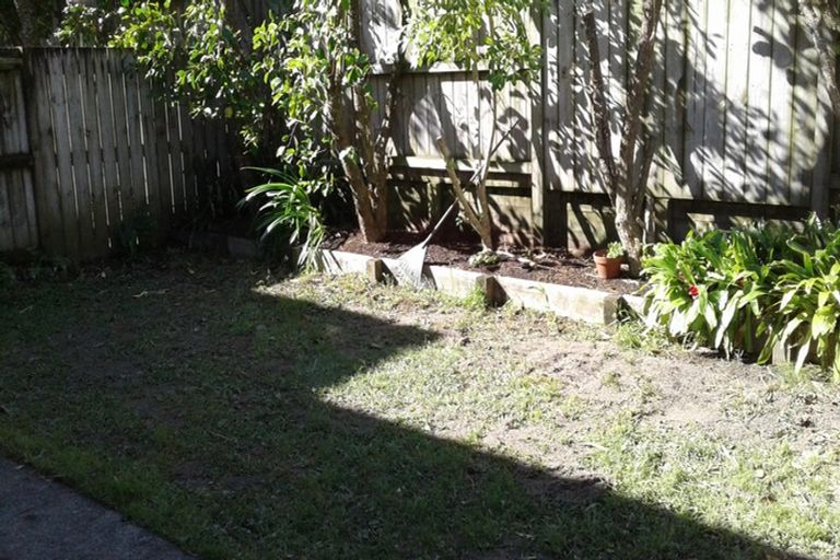 Photo of property in 12 Barnea Circle, Glen Eden, Auckland, 0602