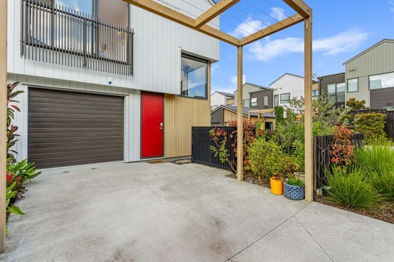 Photo of property in 20 Tuamaka Lane, Hobsonville, Auckland, 0616