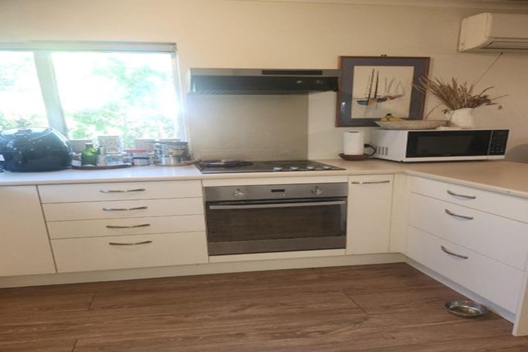 Photo of property in 1/132 Victoria Road, Devonport, Auckland, 0624