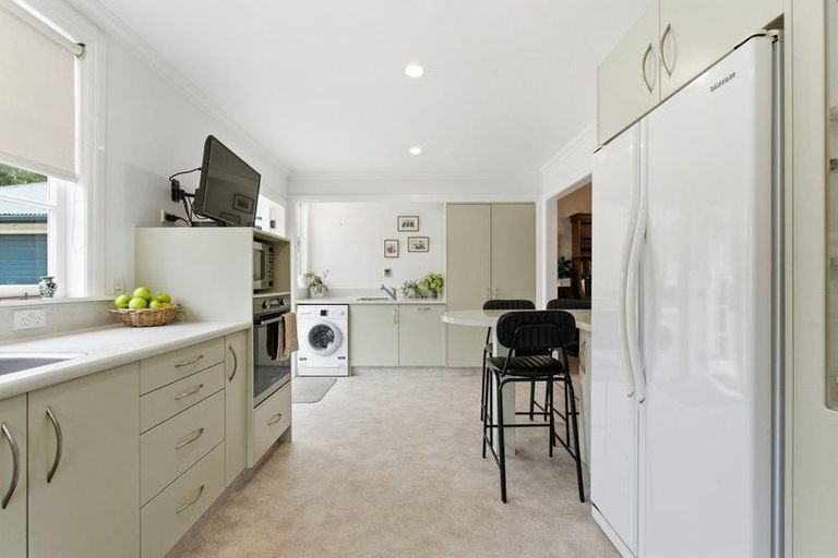 Photo of property in 3 Selwyn Crescent, College Estate, Whanganui, 4500