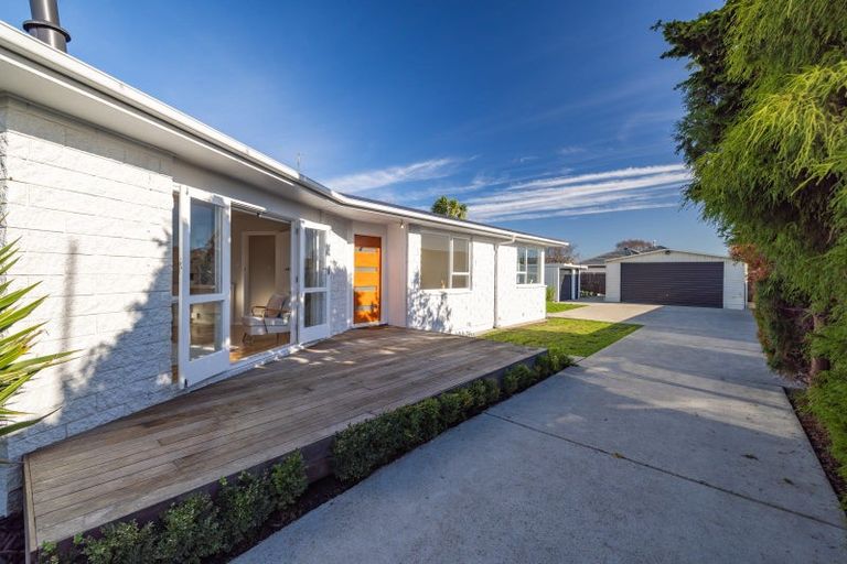 Photo of property in 40 Inwoods Road, Parklands, Christchurch, 8083