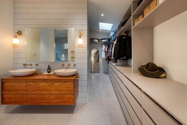 Photo of property in 5 Seaton Road, Murrays Bay, Auckland, 0630