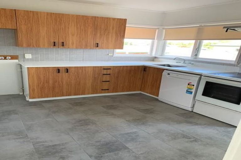 Photo of property in 1/111 Shakespeare Road, Milford, Auckland, 0620