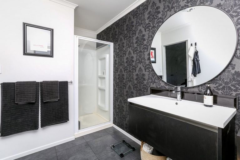 Photo of property in 24 Sackville Street, Fitzroy, New Plymouth, 4312