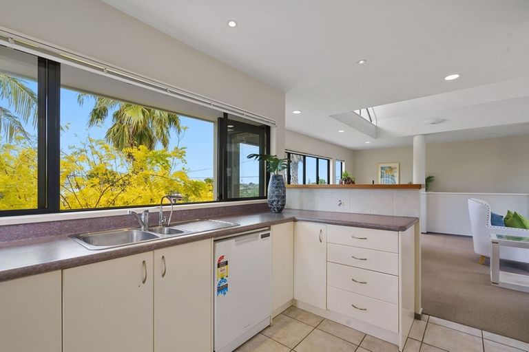 Photo of property in 37a Parr Terrace, Castor Bay, Auckland, 0620