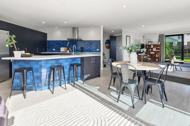 Photo of property in 1 Anglers Way, Omokoroa, 3114