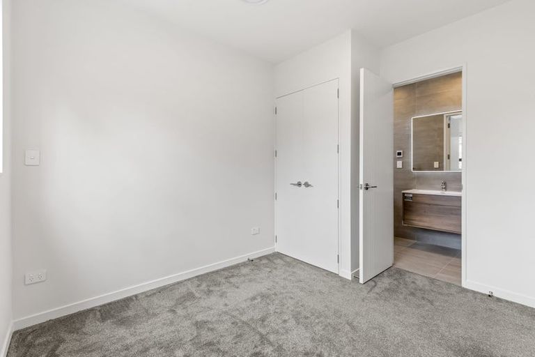 Photo of property in 4b Ramillies Place, Glenfield, Auckland, 0629