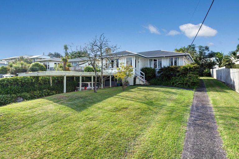 Photo of property in 8 Coniston Avenue, Te Atatu South, Auckland, 0610