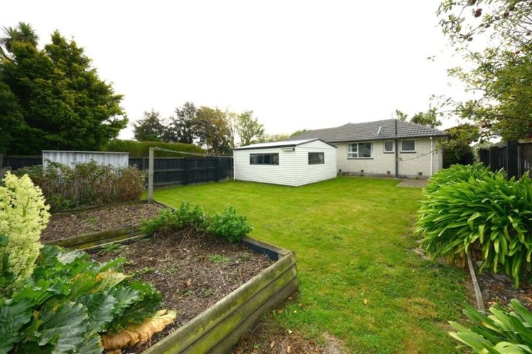 Photo of property in 102 Lowry Avenue, Redwood, Christchurch, 8051