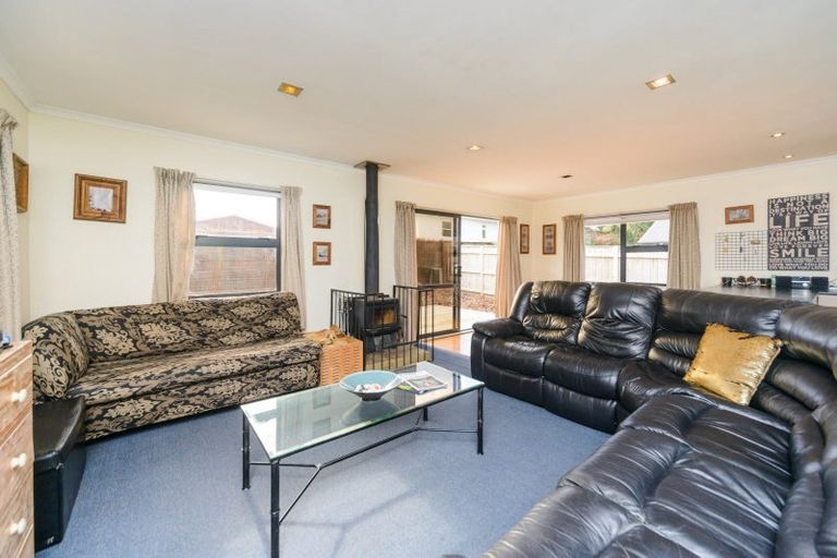 Photo of property in 130 Hillcrest Drive, Kelvin Grove, Palmerston North, 4414
