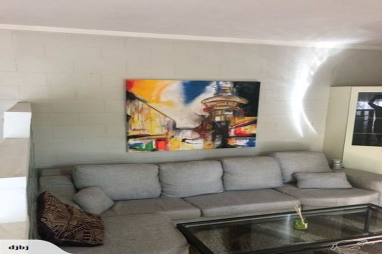 Photo of property in 45 Ravenwood Drive, Forrest Hill, Auckland, 0620