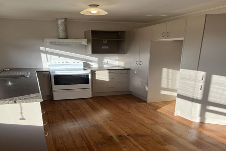 Photo of property in 1/24 Hillcrest Avenue, Hillcrest, Auckland, 0627