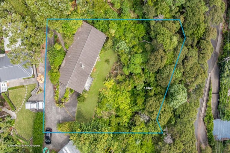 Photo of property in 98 Otitori Bay Road, Titirangi, Auckland, 0604