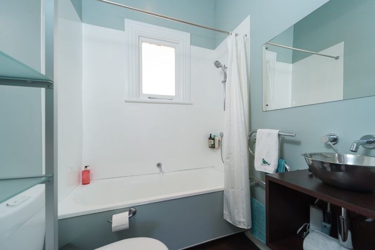 Photo of property in 18 Princess Terrace, Newtown, Wellington, 6021