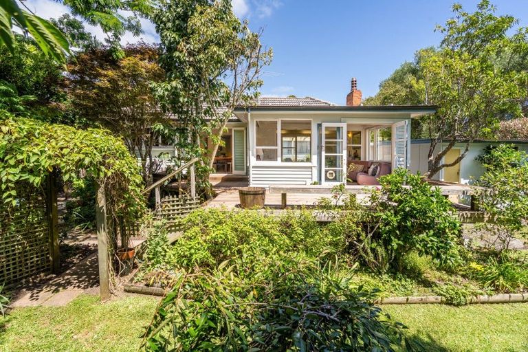 Photo of property in 2/12 Maleme Avenue, Belmont, Auckland, 0622