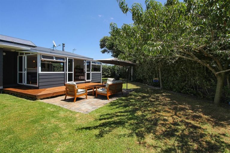 Photo of property in 11 Taihiki Road, Clarks Beach, 2122