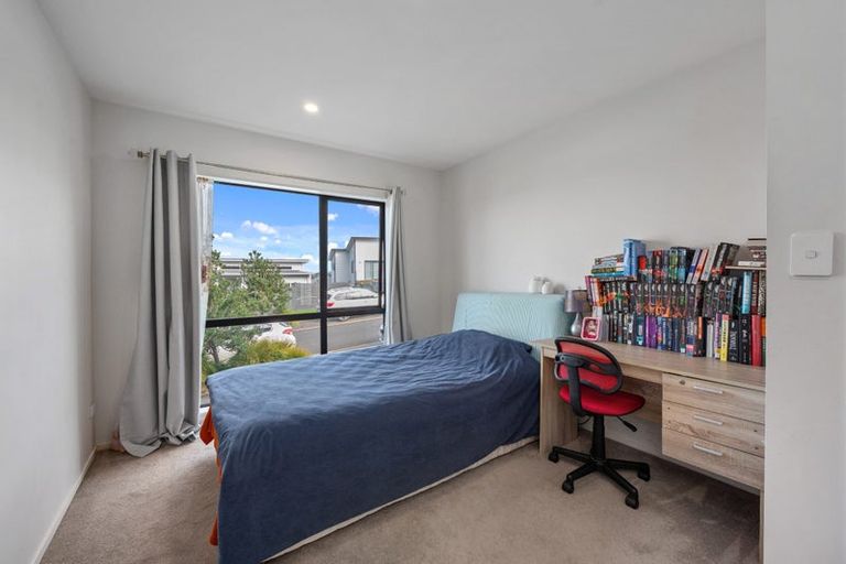 Photo of property in 54 Ascension Crescent, Orewa, 0931