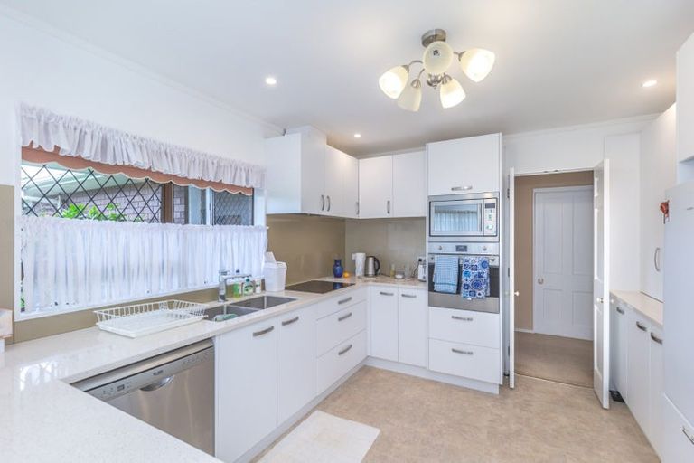 Photo of property in 274 Te Moana Road, Waikanae, 5036