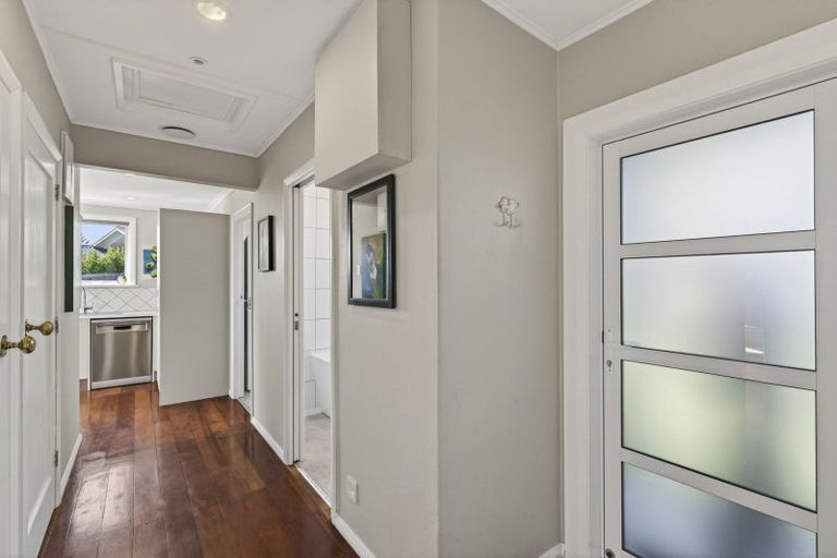 Photo of property in 10 Holford Street, Westown, New Plymouth, 4310