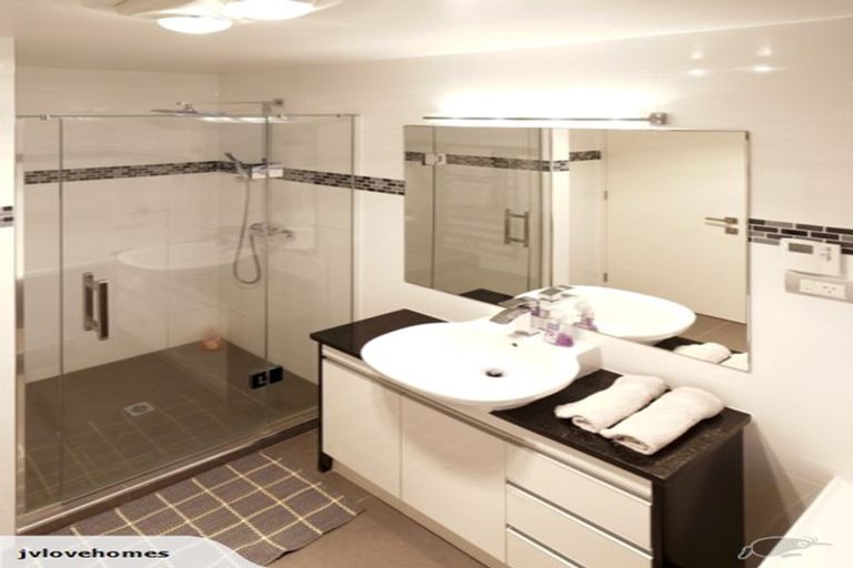 Photo of property in 10 Bayside Drive, Browns Bay, Auckland, 0630