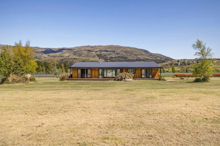 Photo of property in 90 Willowbank Road, Queensberry, Cromwell, 9383