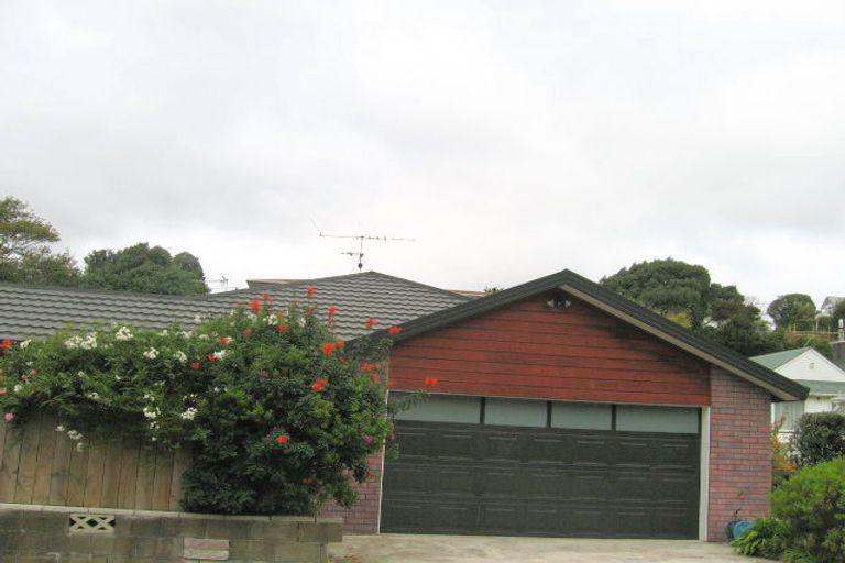 Photo of property in 10 Park Avenue, Tawa, Wellington, 5028