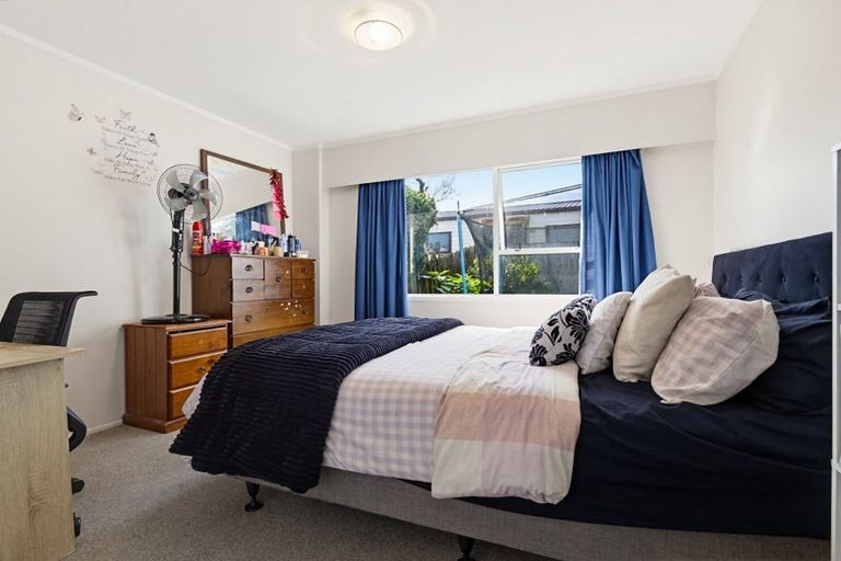 Photo of property in 2/15a Mcintyre Road, Mangere Bridge, Auckland, 2022