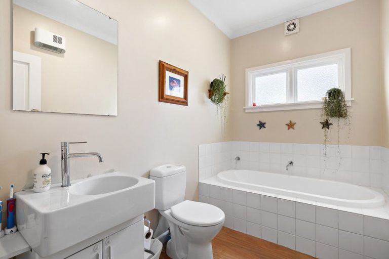 Photo of property in 3 Ngaio Street, Eastbourne, Lower Hutt, 5013