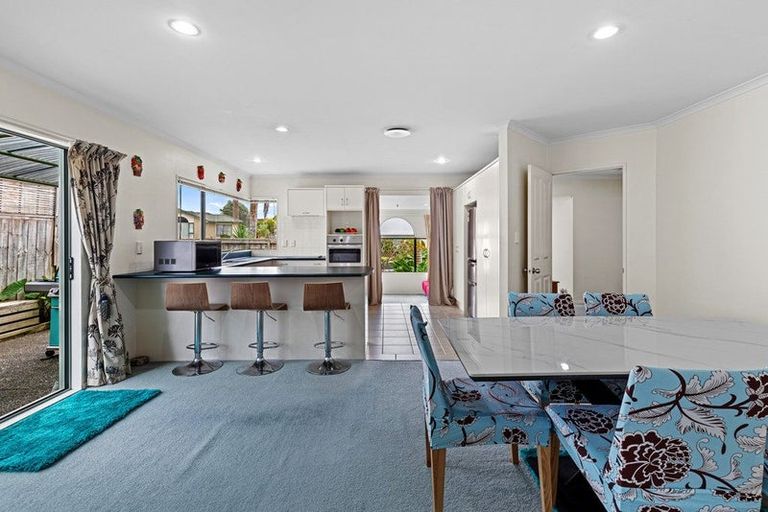 Photo of property in 6 Reybert Place, Massey, Auckland, 0614