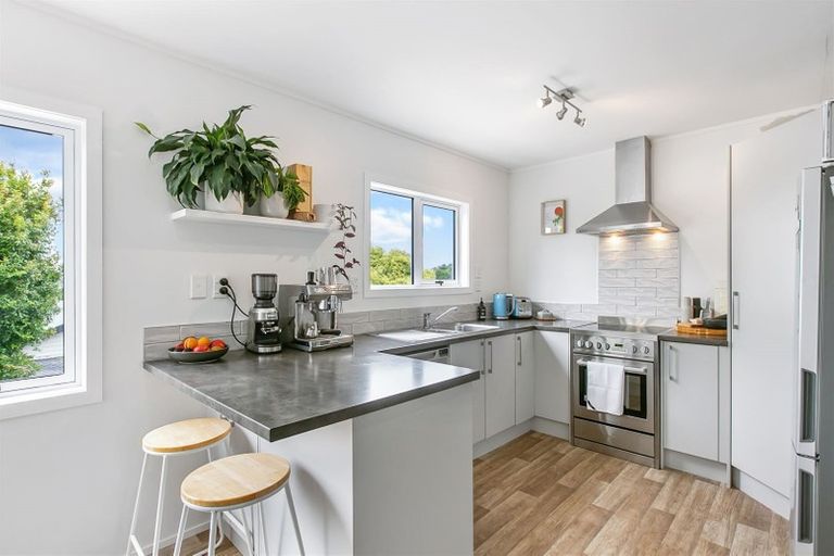 Photo of property in 2/34 Lambrown Drive, Totara Vale, Auckland, 0629