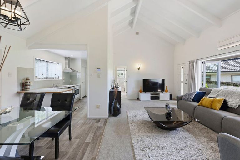 Photo of property in 2/30 Curacao Place, Half Moon Bay, Auckland, 2012