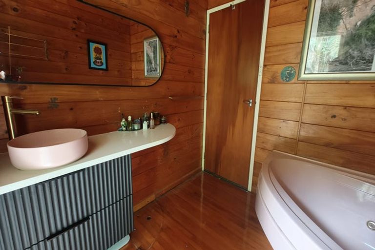 Photo of property in 26 Sylvan Valley Avenue, Titirangi, Auckland, 0604