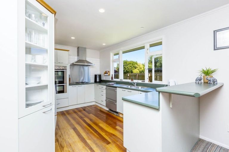 Photo of property in 28 Moeraki Road, Maoribank, Upper Hutt, 5018