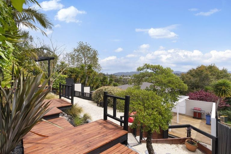 Photo of property in 2/11 Rangeview Road, Sunnyvale, Auckland, 0612