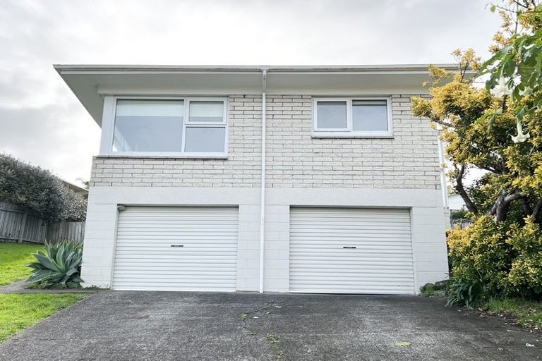 Photo of property in 1/5 Finn Place, Totara Vale, Auckland, 0629