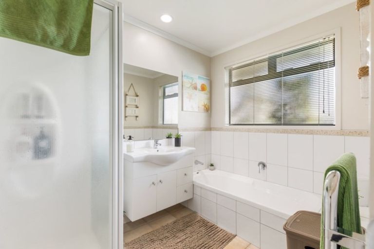 Photo of property in 1 Malta Crescent, Katikati, 3129