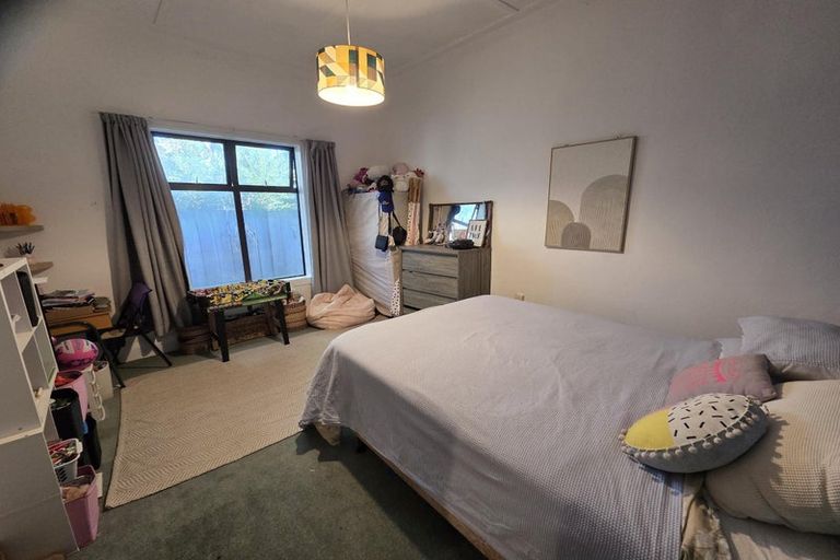 Photo of property in 12 Halsey Street, Clinton, 9534