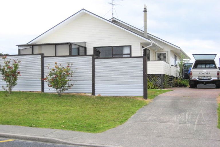 Photo of property in 1331 Whangaparaoa Road, Army Bay, Whangaparaoa, 0930