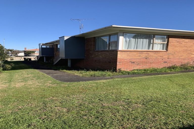 Photo of property in 2/34 Portadown Avenue, Pakuranga Heights, Auckland, 2010